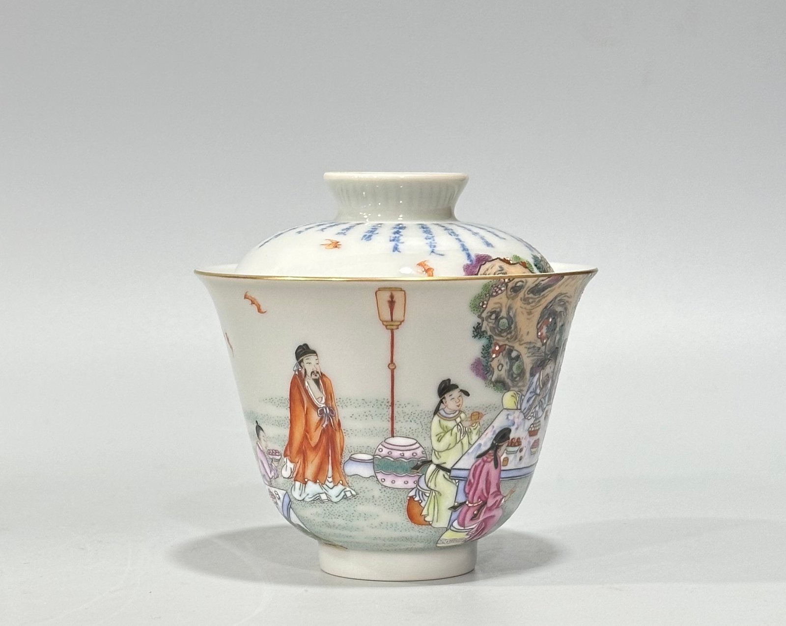 Qing Dynasty Yongzheng Pastel blue and white covered bowl