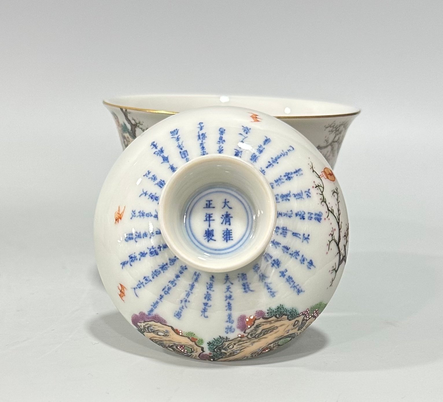 Qing Dynasty Yongzheng Pastel blue and white covered bowl