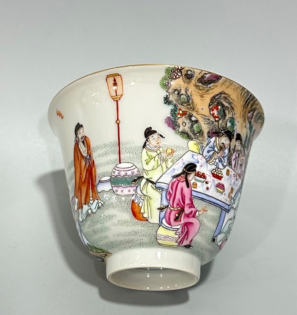 Qing Dynasty Yongzheng Pastel blue and white covered bowl