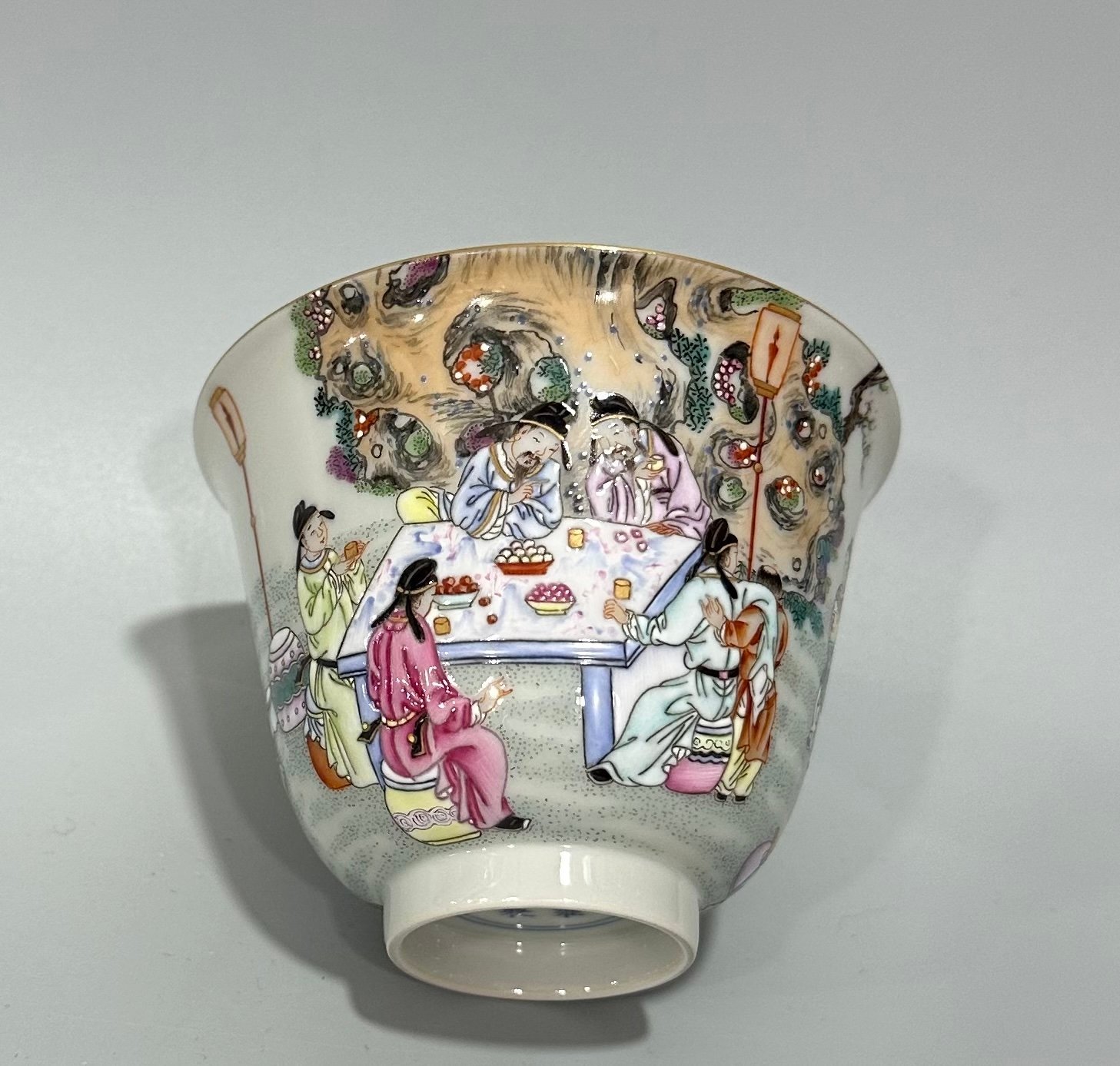 Qing Dynasty Yongzheng Pastel blue and white covered bowl