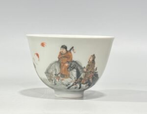 Qing Dynasty Yongzheng Red ink and gold painted figure hunting cup