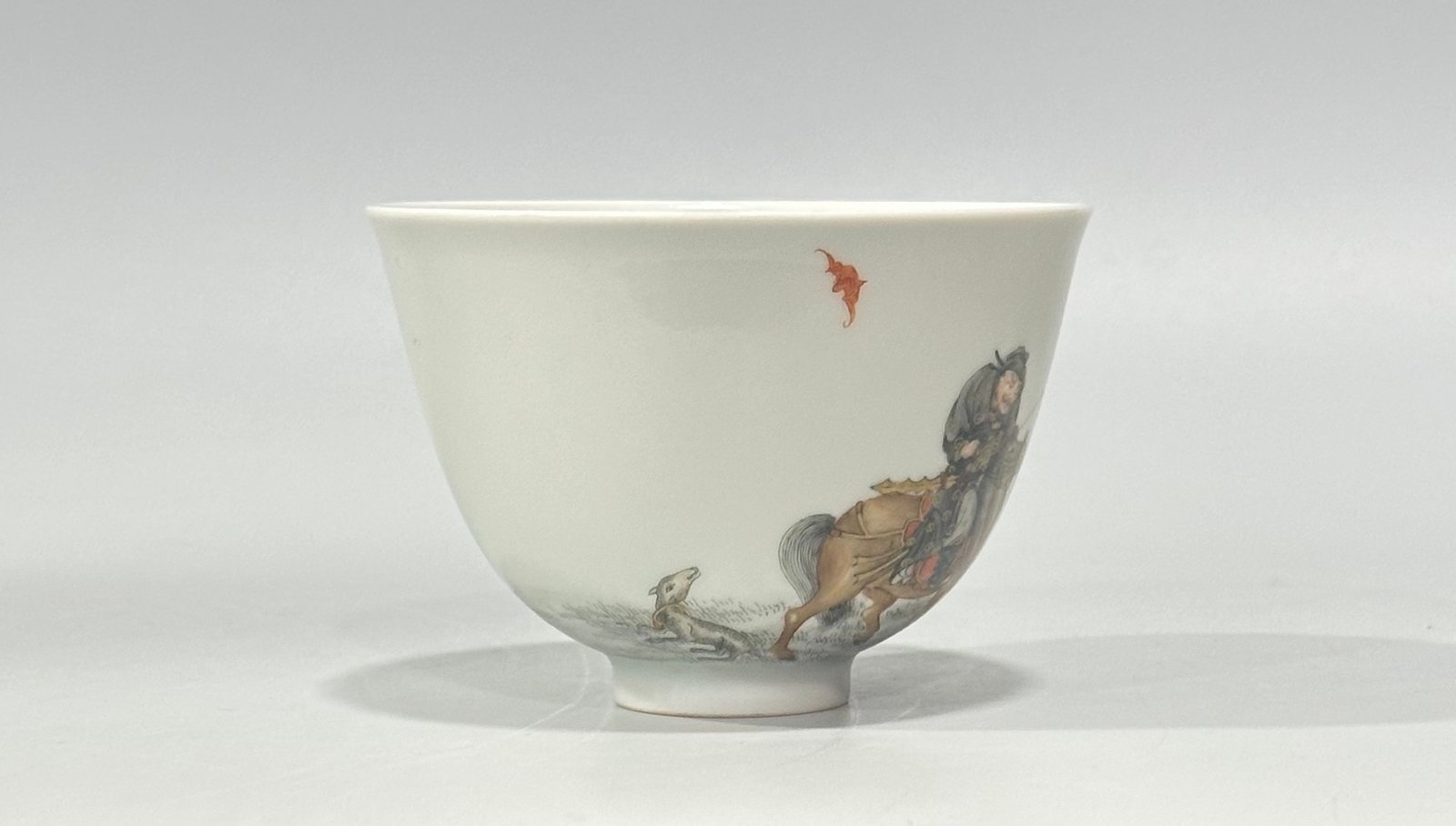 Qing Dynasty Yongzheng Red ink and gold painted figure hunting cup