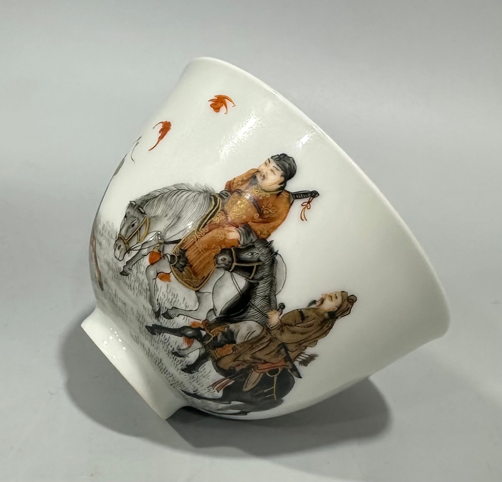 Qing Dynasty Yongzheng Red ink and gold painted figure hunting cup