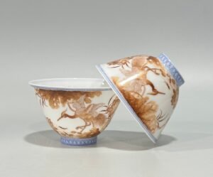 Qing Dynasty Yongzheng Thin cup with green edges linen flowers and birds