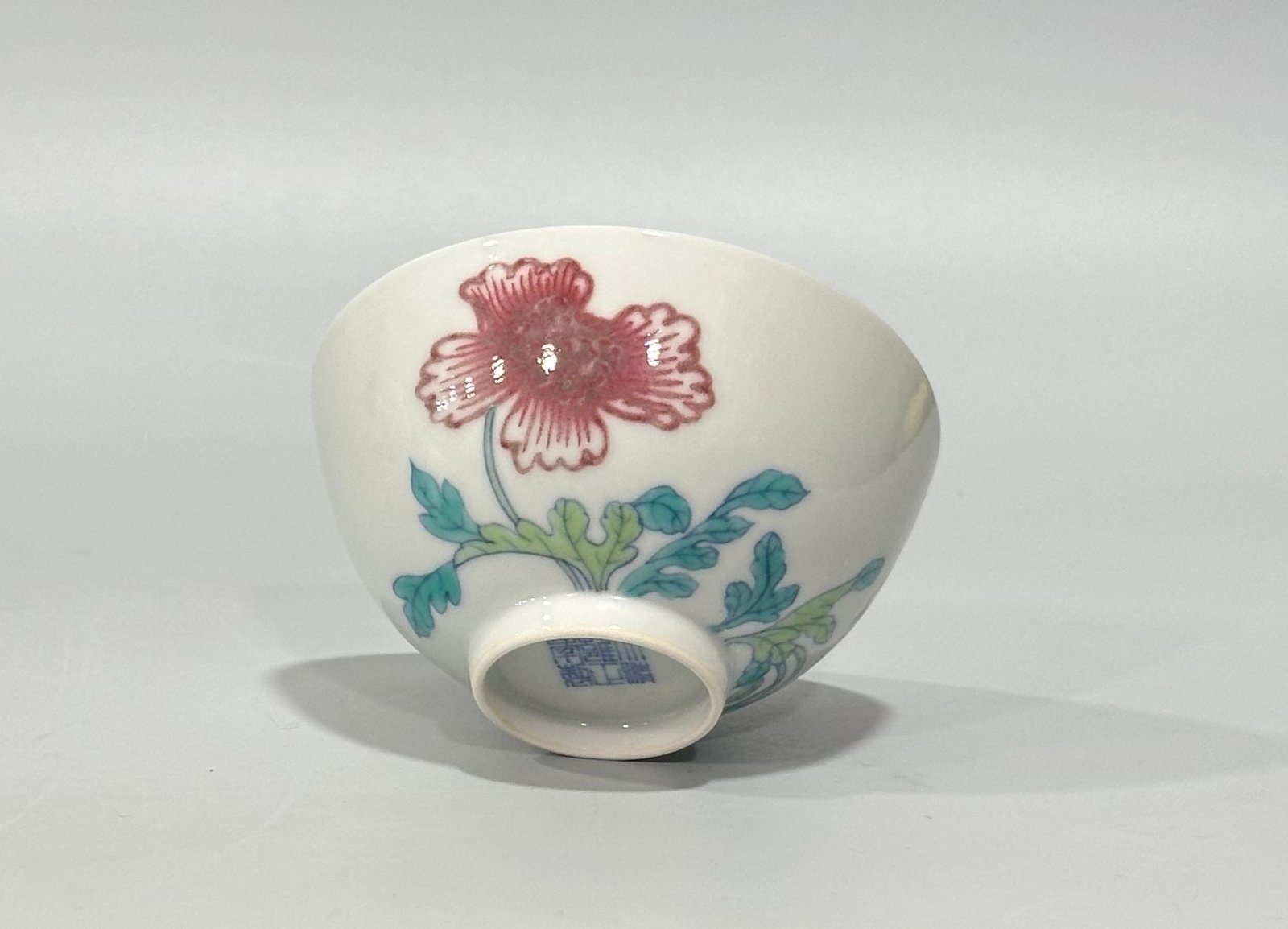 Qing Dynasty Yongzheng Underglaze red cup with colorful floral patterns
