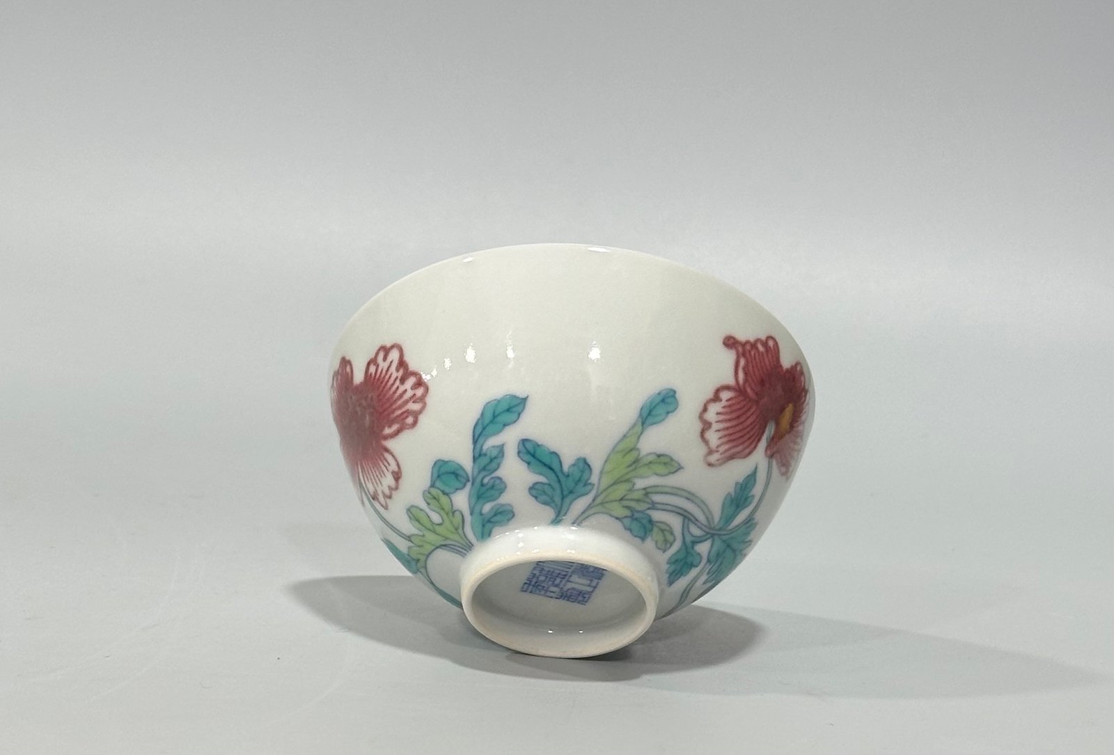 Qing Dynasty Yongzheng Underglaze red cup with colorful floral patterns