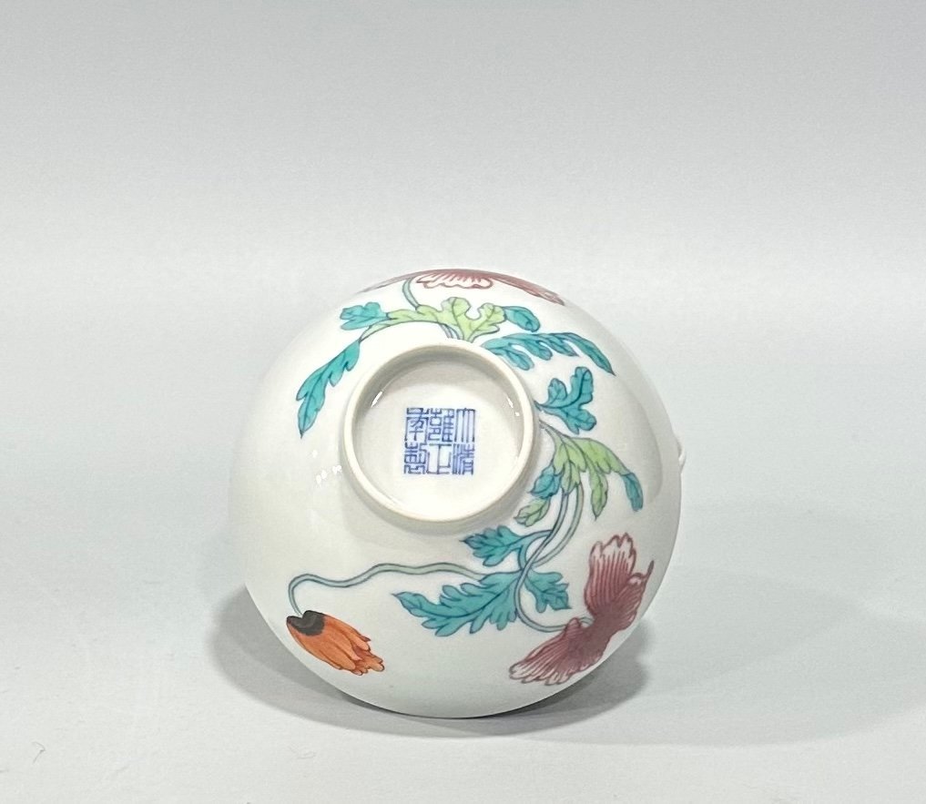 Qing Dynasty Yongzheng Underglaze red cup with colorful floral patterns