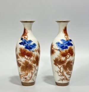 Qing Dynasty Yongzheng A small vase with blue and white kingfisher and chun tree poems