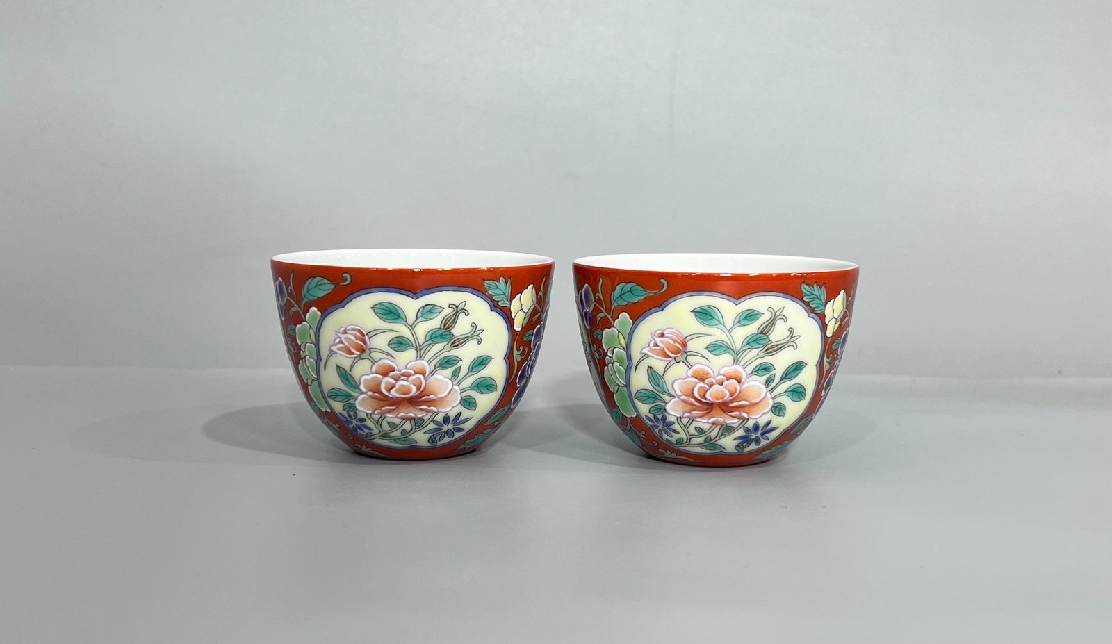 Qing Dynasty Yongzheng YearEnamel cup with flower pattern