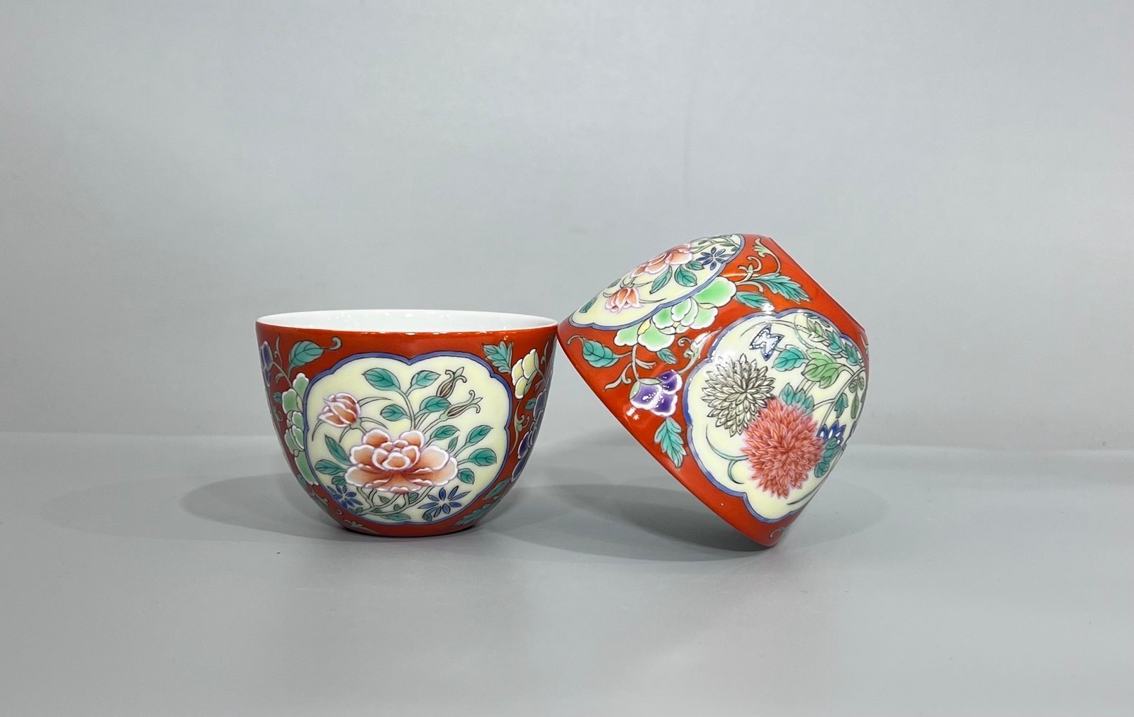 Qing Dynasty Yongzheng YearEnamel cup with flower pattern