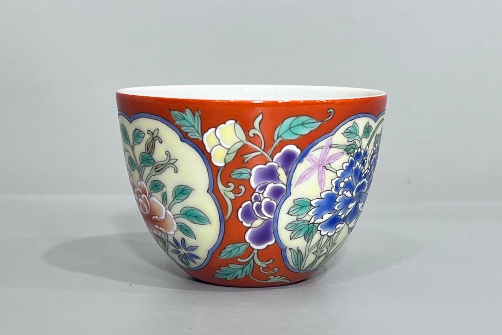 Qing Dynasty Yongzheng YearEnamel cup with flower pattern