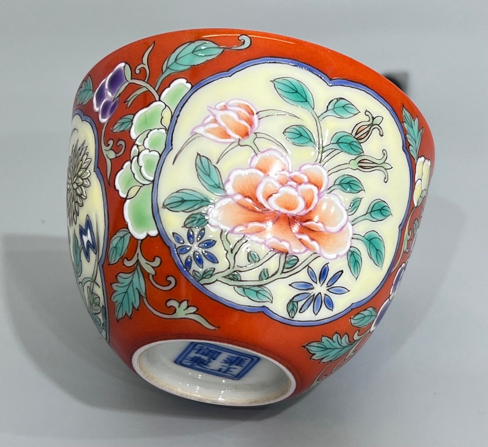 Qing Dynasty Yongzheng YearEnamel cup with flower pattern