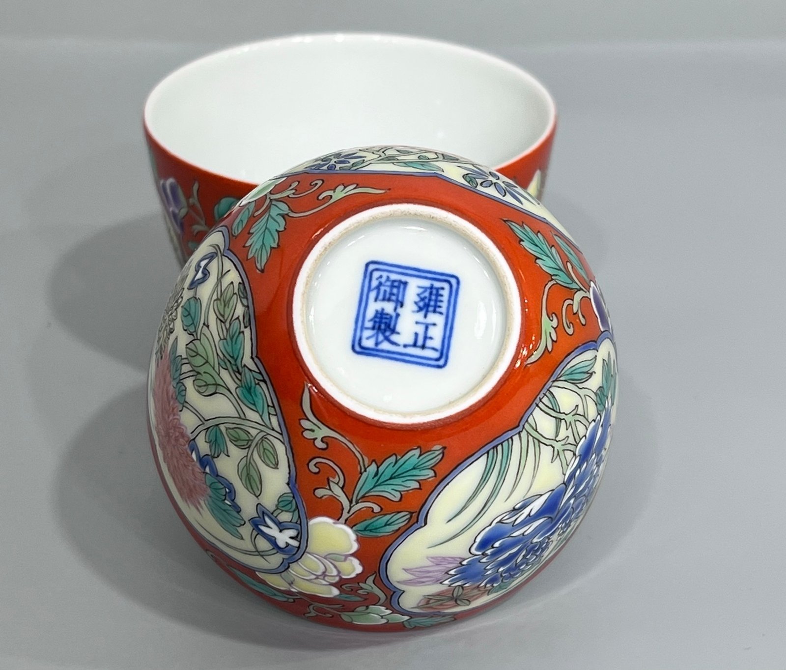 Qing Dynasty Yongzheng YearEnamel cup with flower pattern