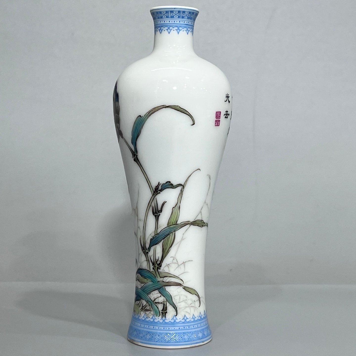 Qing Dynasty Yongzheng Year enamel flower and bird plum vase