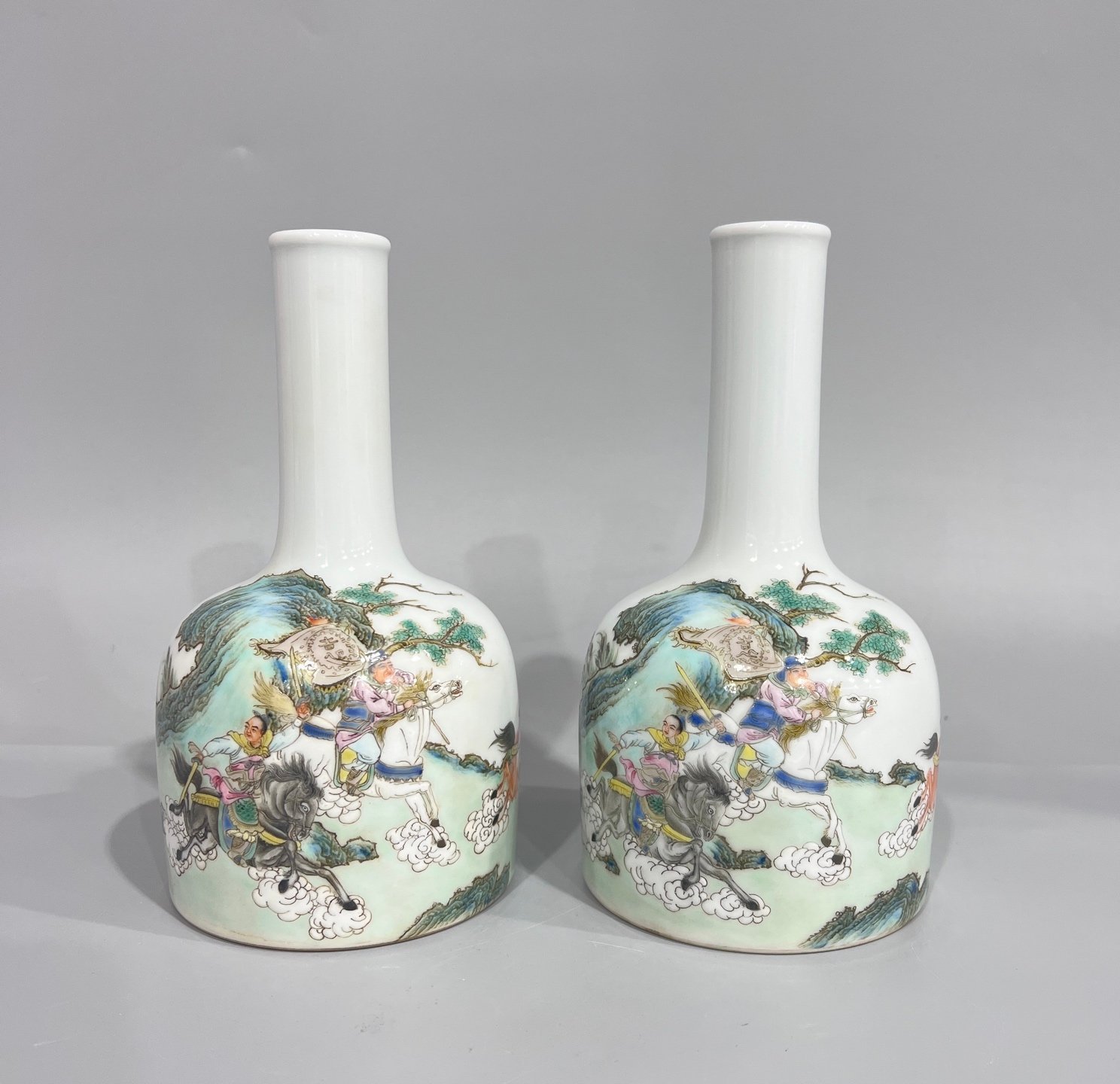 Qing Dynasty Yongzheng pastel colors and the bell-ringing statue