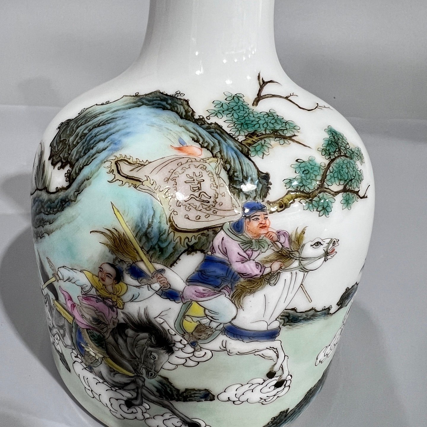 Qing Dynasty Yongzheng pastel colors and the bell-ringing statue
