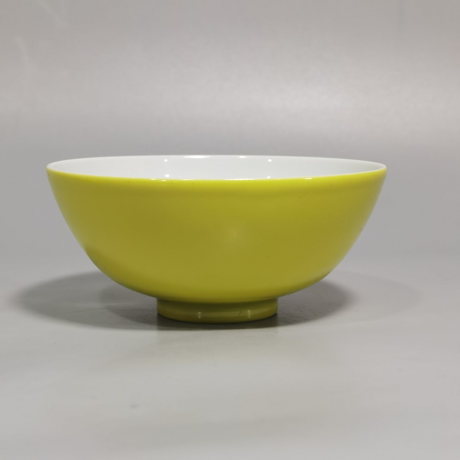 Qing Dynasty Yongzheng A pair of pastel ganoderma lemon yellow glazed tea balls