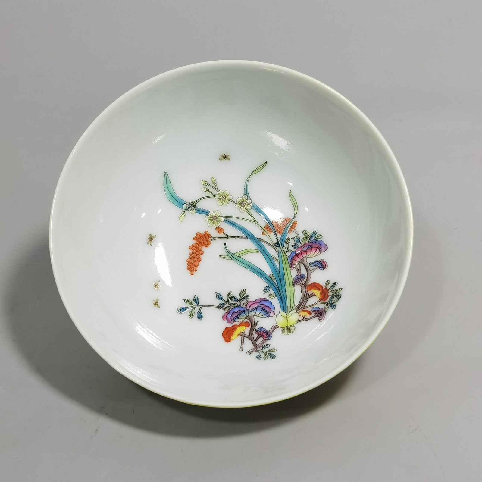 Qing Dynasty Yongzheng A pair of pastel ganoderma lemon yellow glazed tea balls