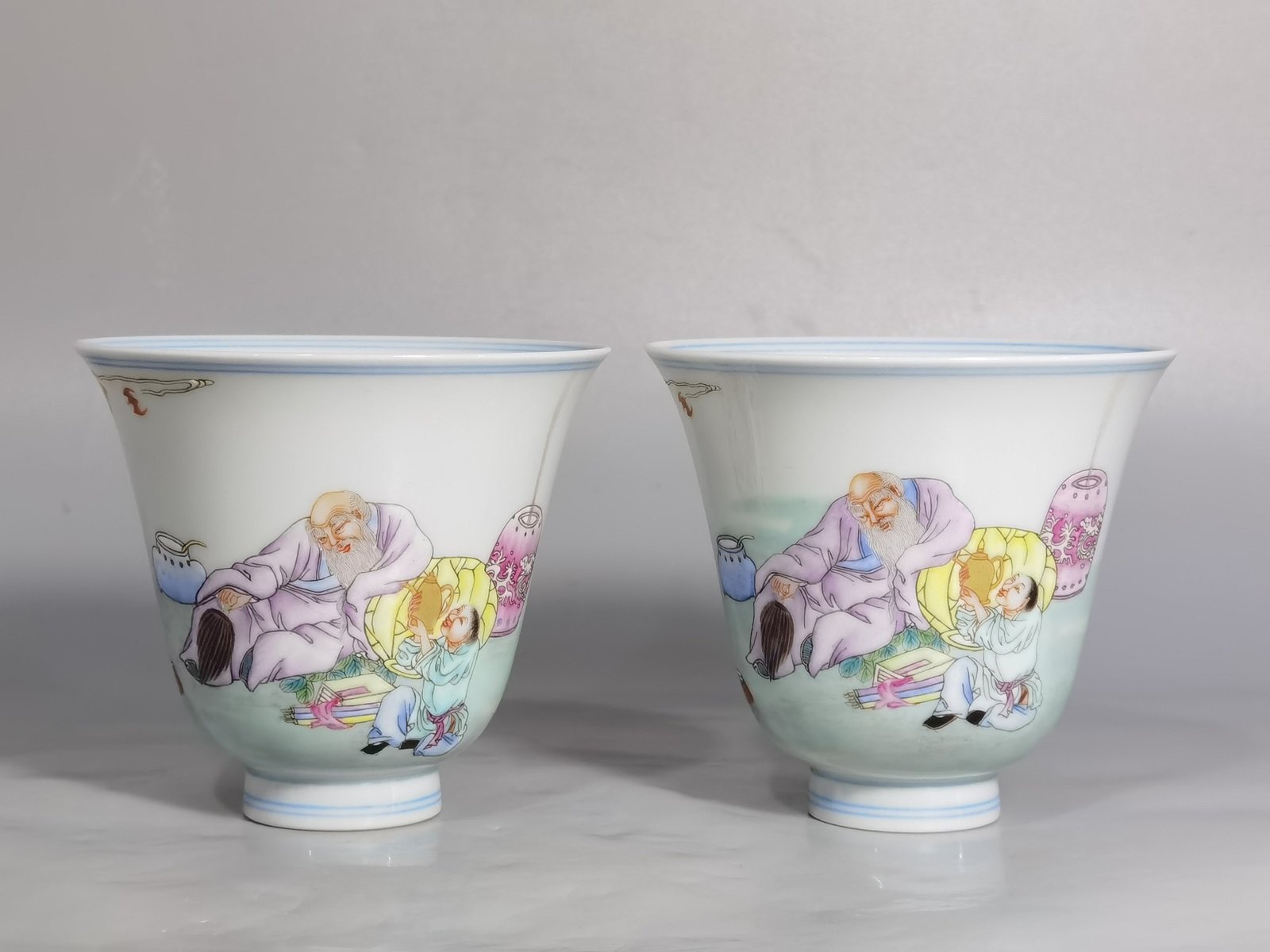 Qing Dynasty Yongzheng year pastel color character story bell cup