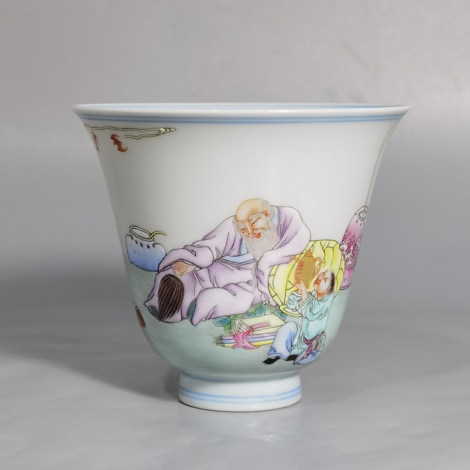 Qing Dynasty Yongzheng year pastel color character story bell cup