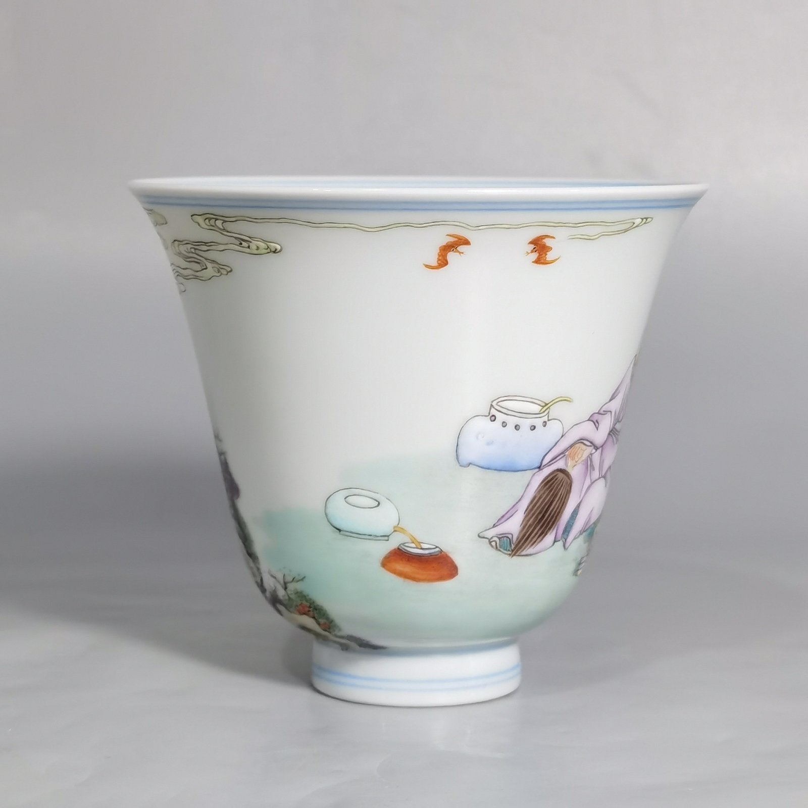 Qing Dynasty Yongzheng year pastel color character story bell cup
