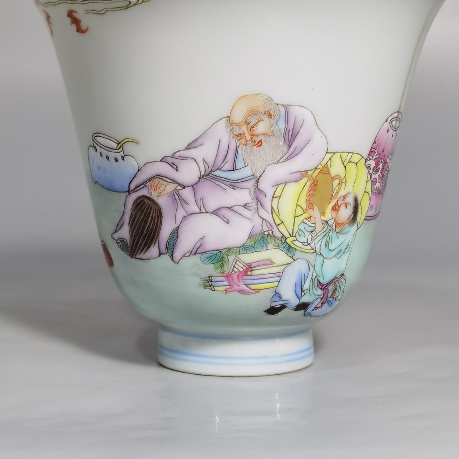 Qing Dynasty Yongzheng year pastel color character story bell cup