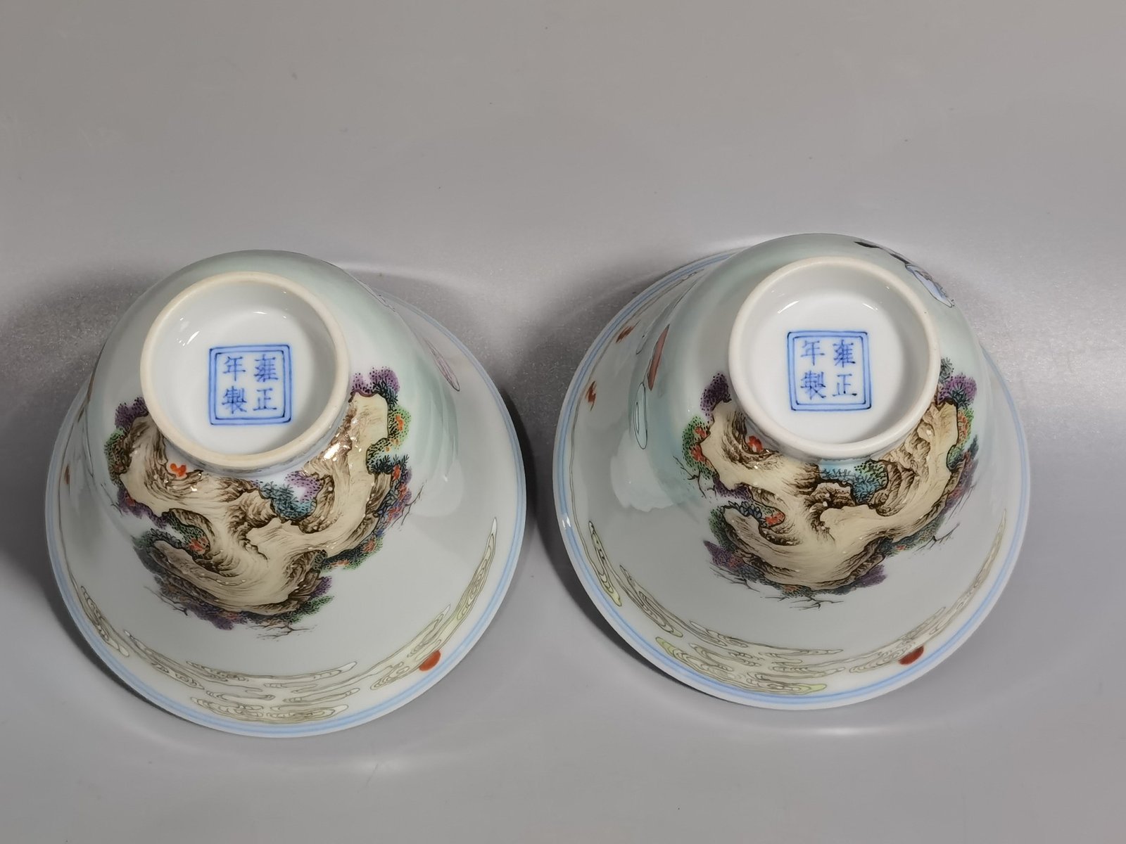 Qing Dynasty Yongzheng year pastel color character story bell cup