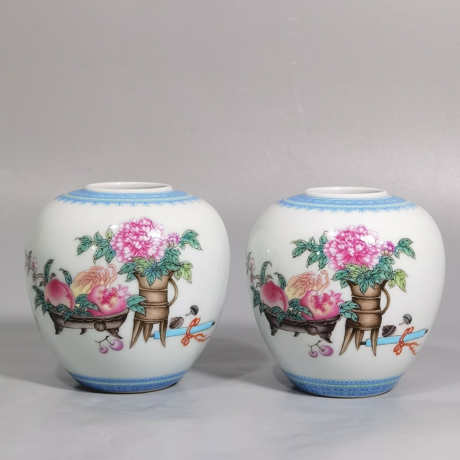 Qing Dynasty Yongzheng the upper and lower parts are made of emerald green and the enamel water bowl