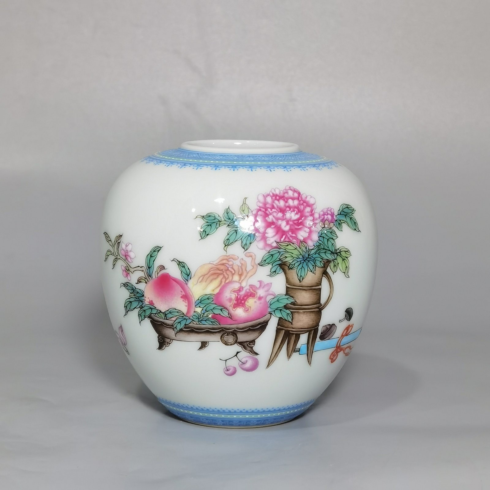 Qing Dynasty Yongzheng the upper and lower parts are made of emerald green and the enamel water bowl