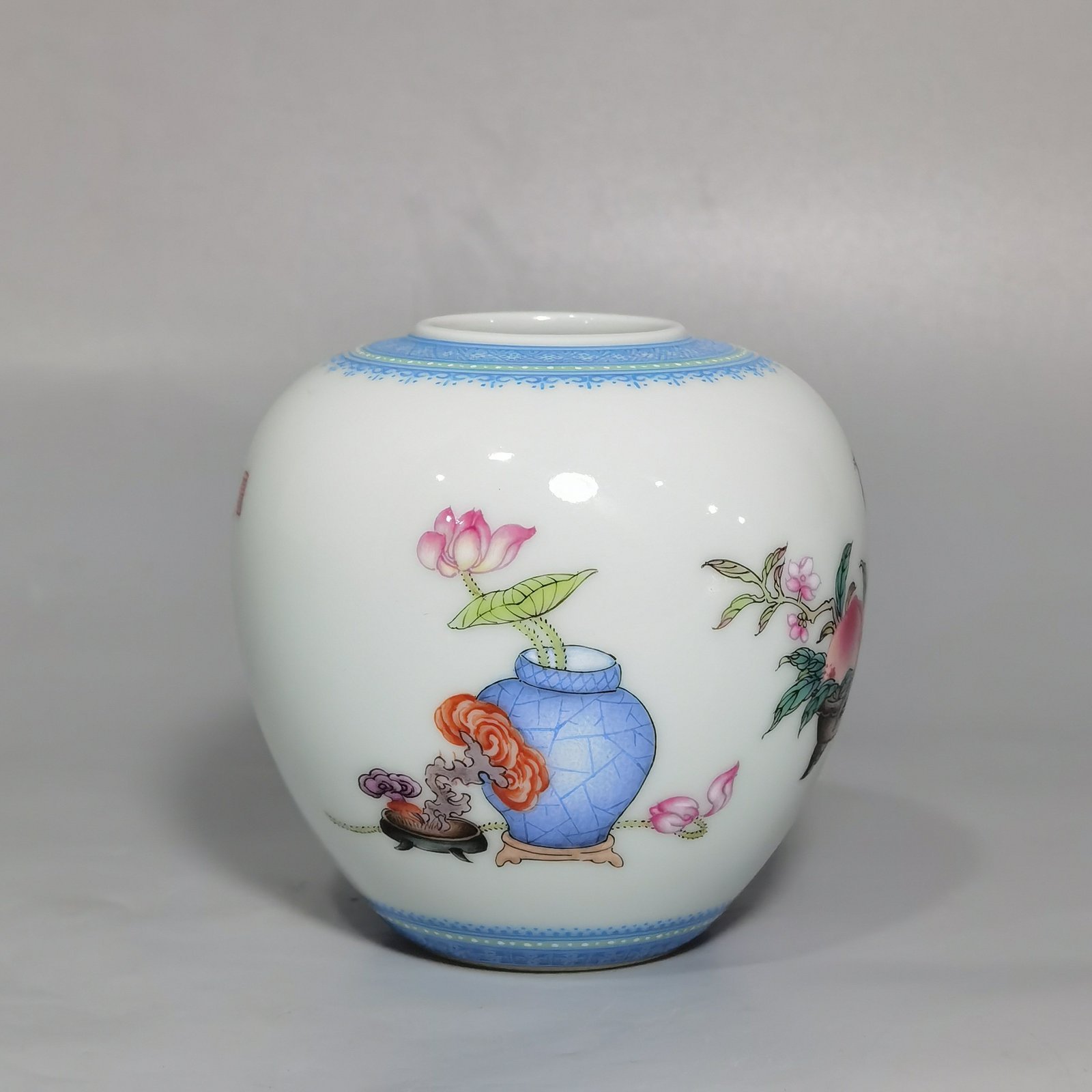 Qing Dynasty Yongzheng the upper and lower parts are made of emerald green and the enamel water bowl