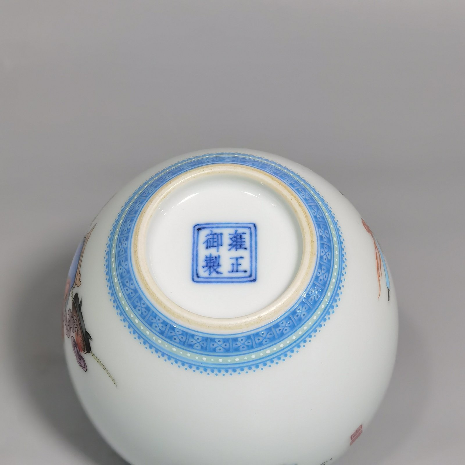 Qing Dynasty Yongzheng the upper and lower parts are made of emerald green and the enamel water bowl