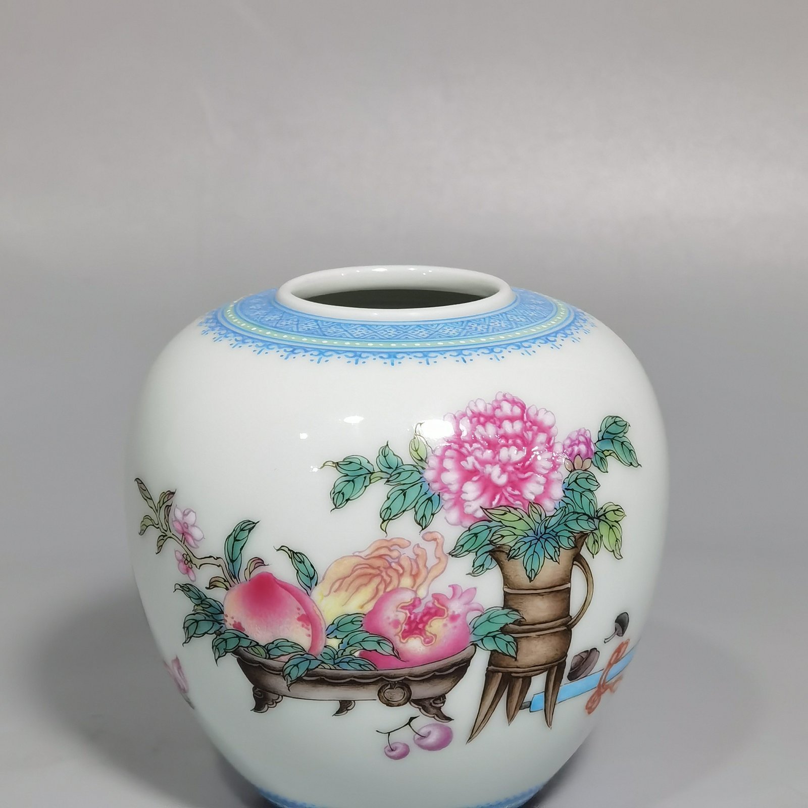 Qing Dynasty Yongzheng the upper and lower parts are made of green enamel and the bowl