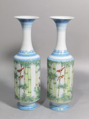 Qing Dynasty Yongzheng the upper and lower edges are made of green enamel and the vase