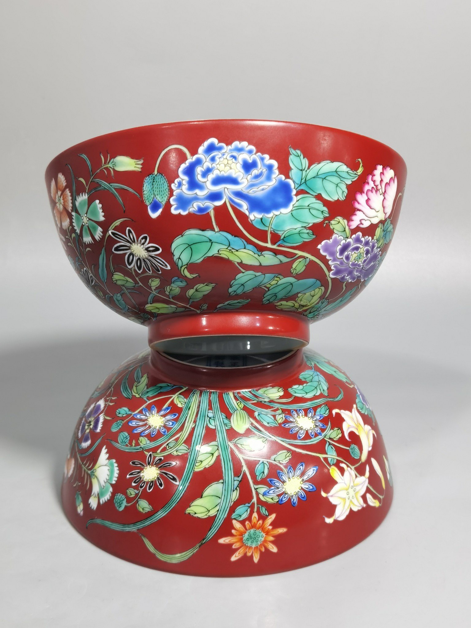 Qing Dynasty Yongzheng Color Coral Red Ground Flower Bowl