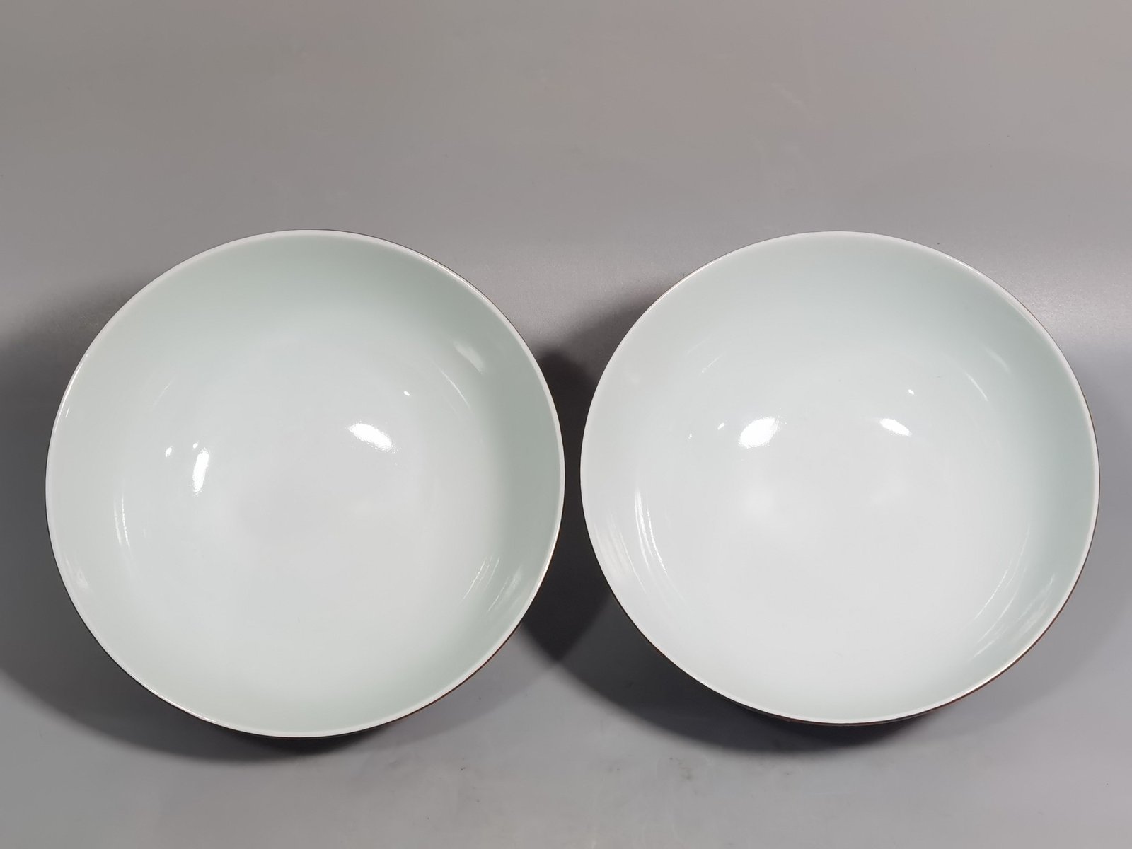 Qing Dynasty Yongzheng Color Coral Red Ground Flower Bowl