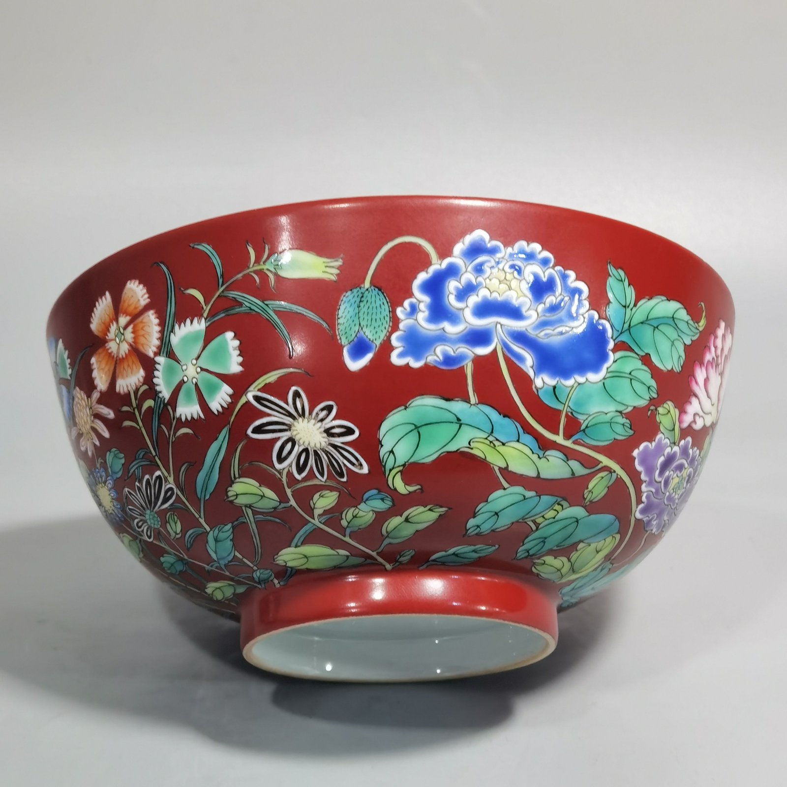Qing Dynasty Yongzheng Color Coral Red Ground Flower Bowl