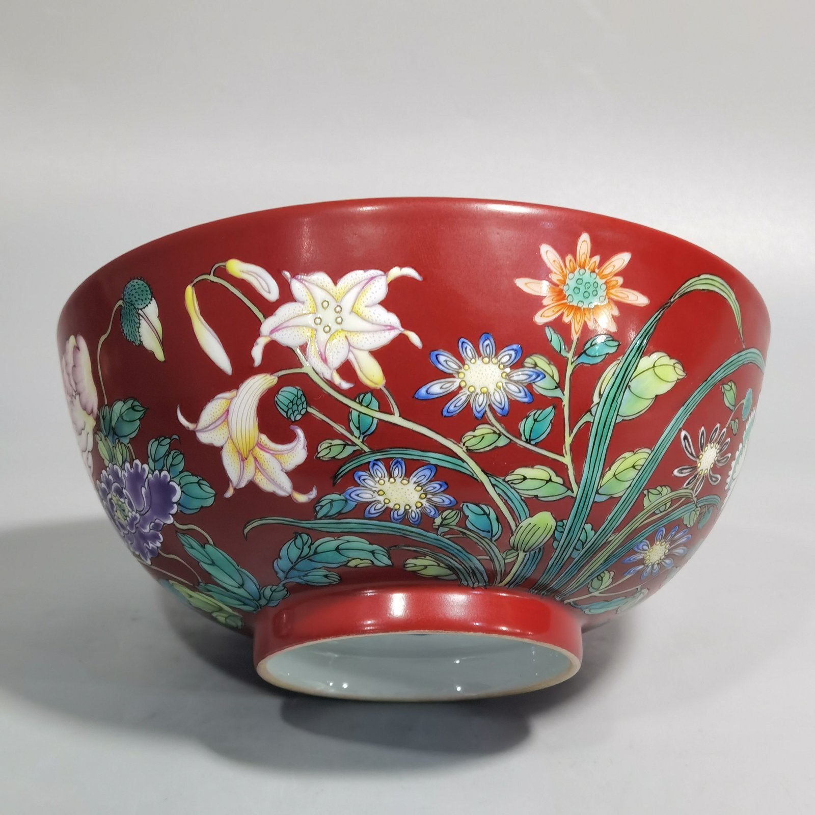Qing Dynasty Yongzheng Color Coral Red Ground Flower Bowl