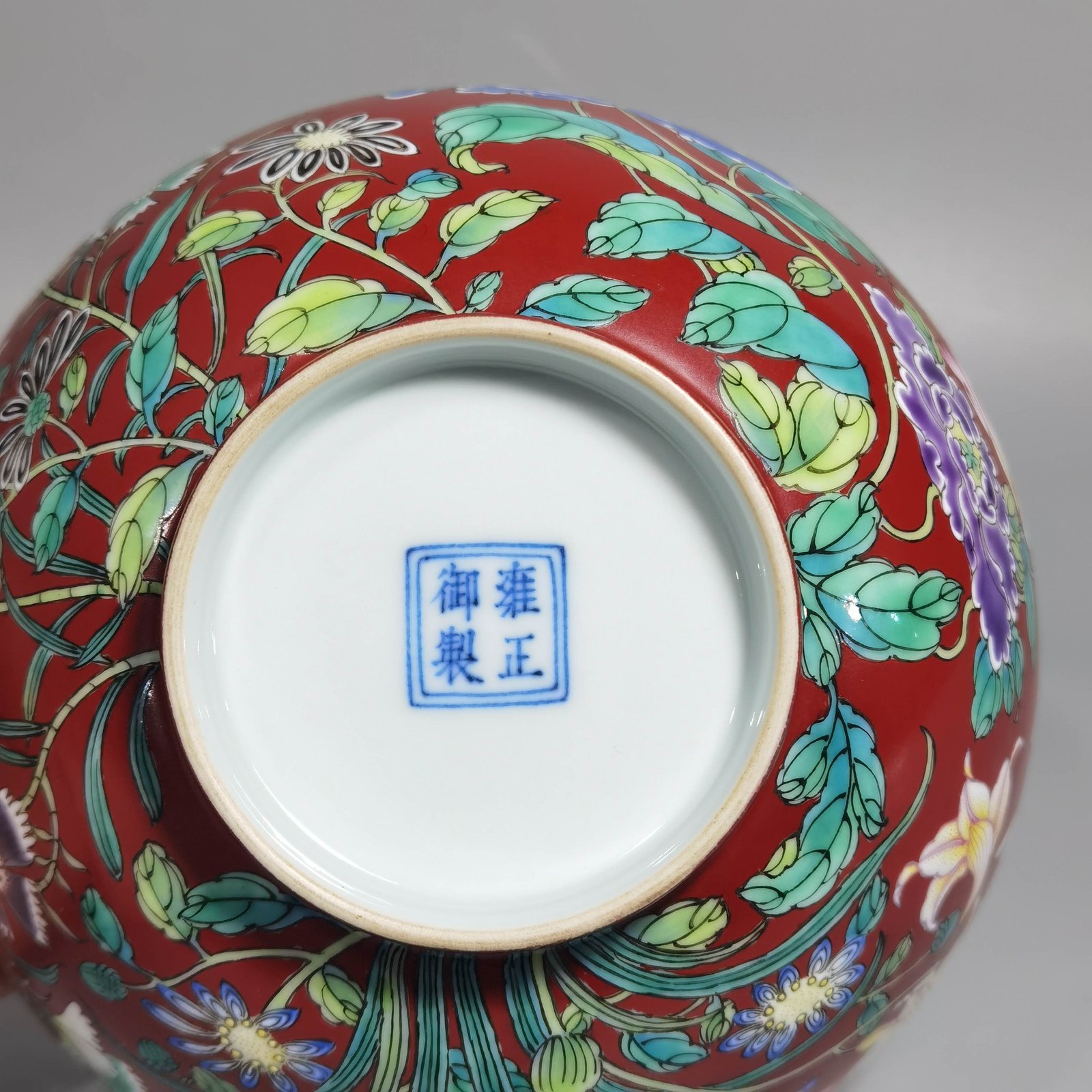 Qing Dynasty Yongzheng Color Coral Red Ground Flower Bowl