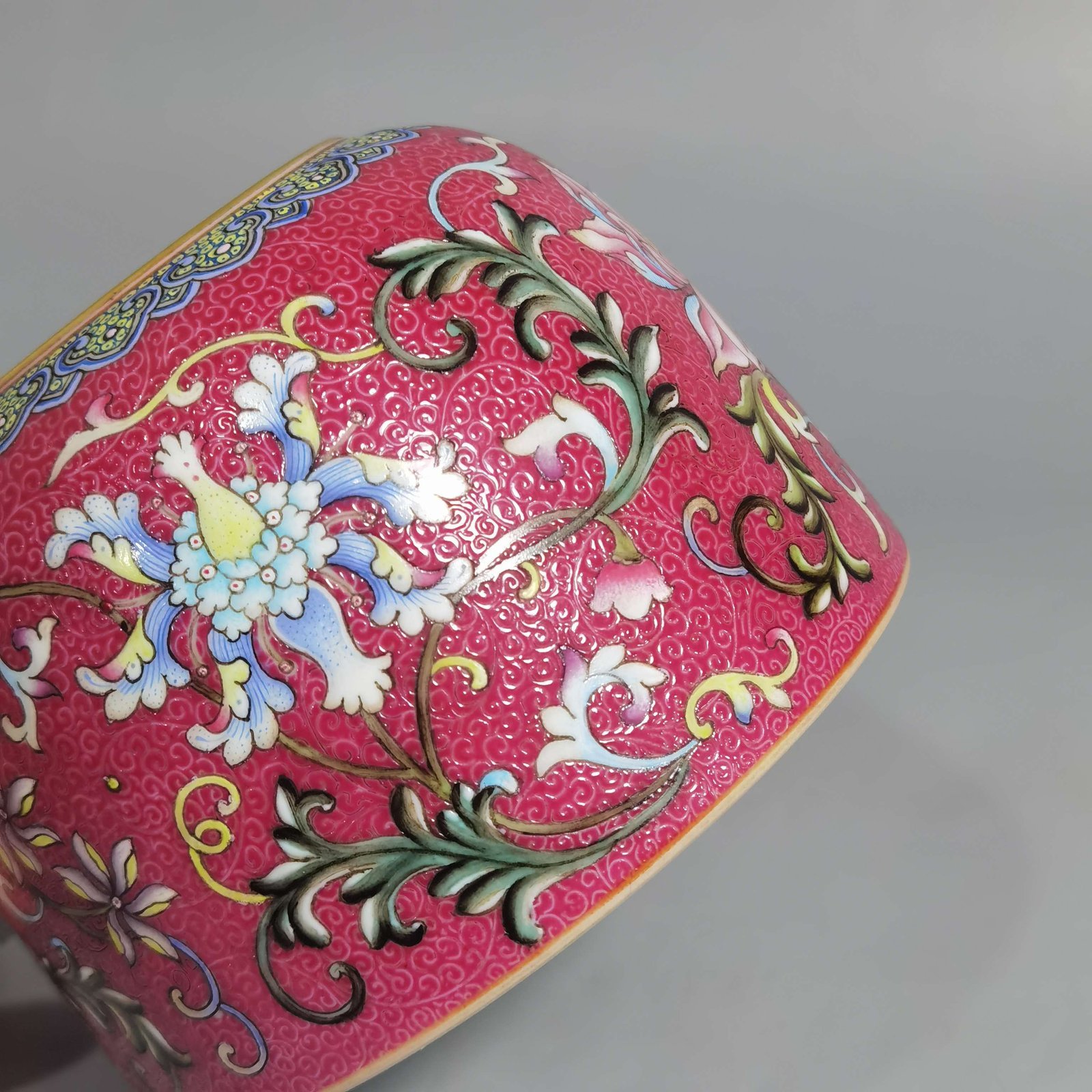 Qing Dynasty Yongzheng Red Ground Rolled West Pan Lotus Pattern Horseshoe Washer