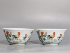 Qing Dynasty Yongzheng A pair of foreign-colored chicken jar cups