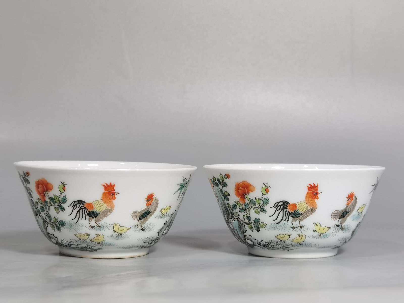 Qing Dynasty Yongzheng A pair of foreign-colored chicken jar cups