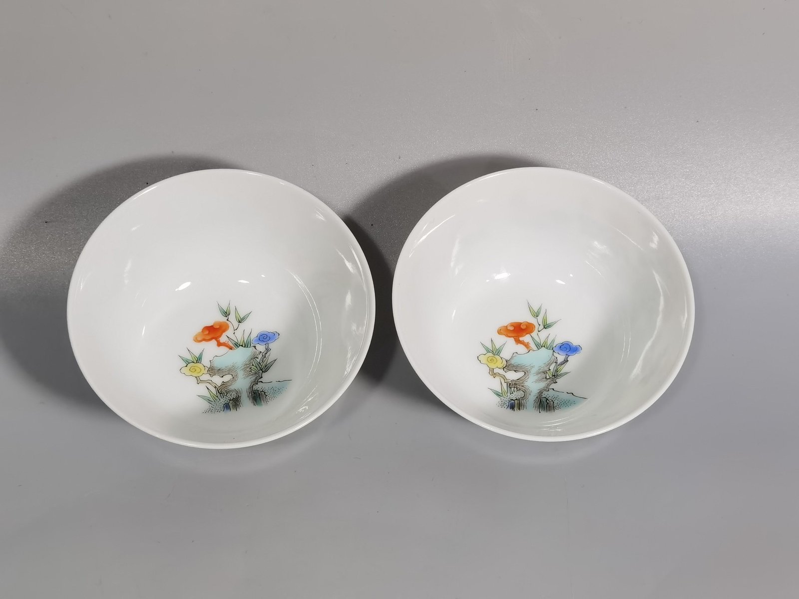 Qing Dynasty Yongzheng A pair of foreign-colored chicken jar cups