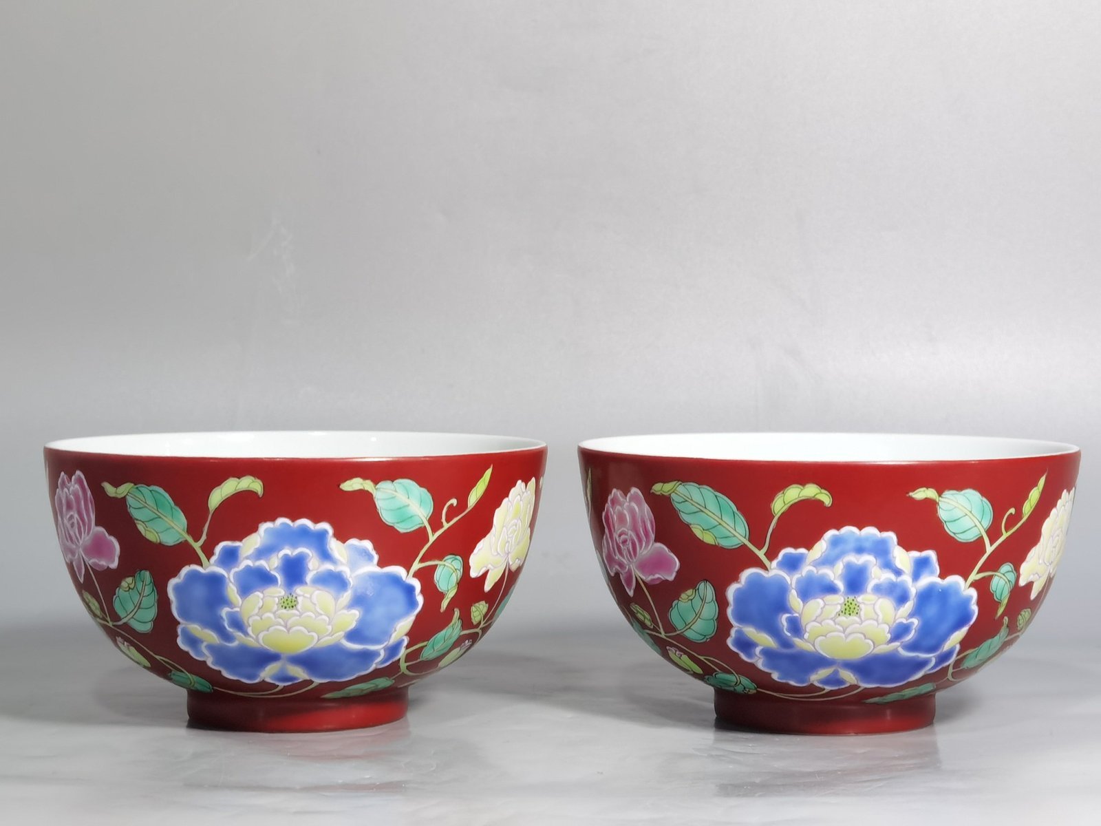 Qing Dynasty Yongzheng A pair of coral-red flower bowls