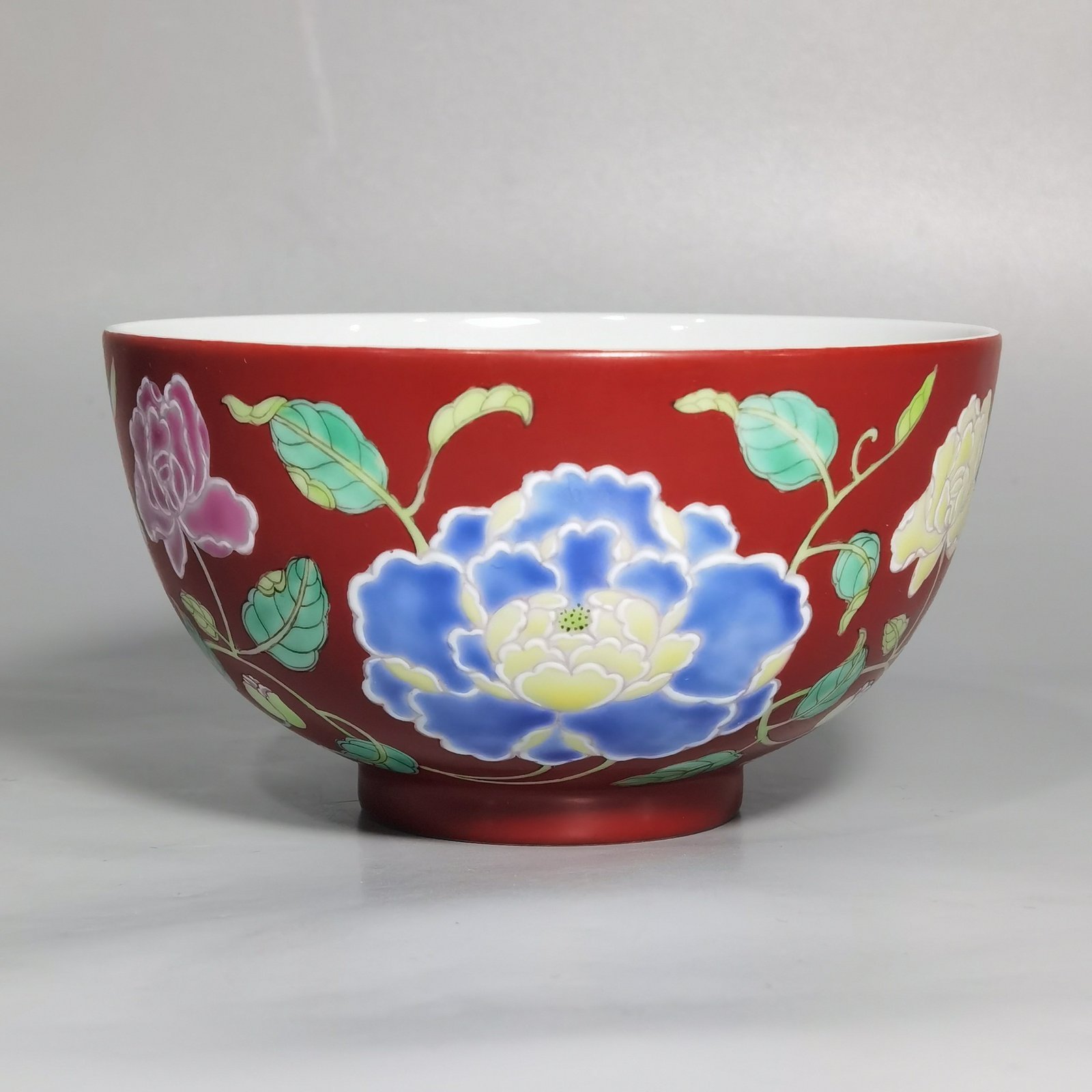 Qing Dynasty Yongzheng A pair of coral-red flower bowls