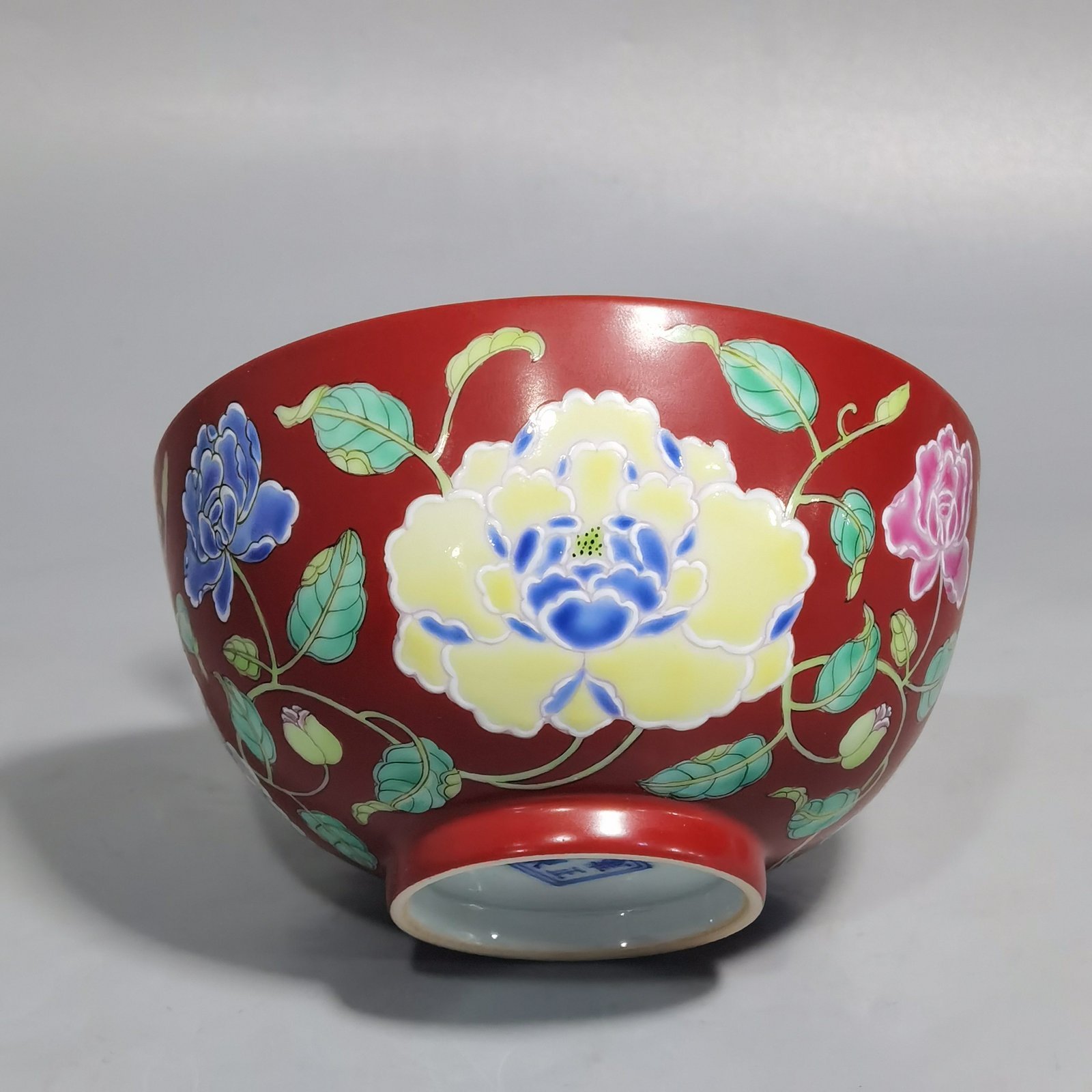 Qing Dynasty Yongzheng A pair of coral-red flower bowls
