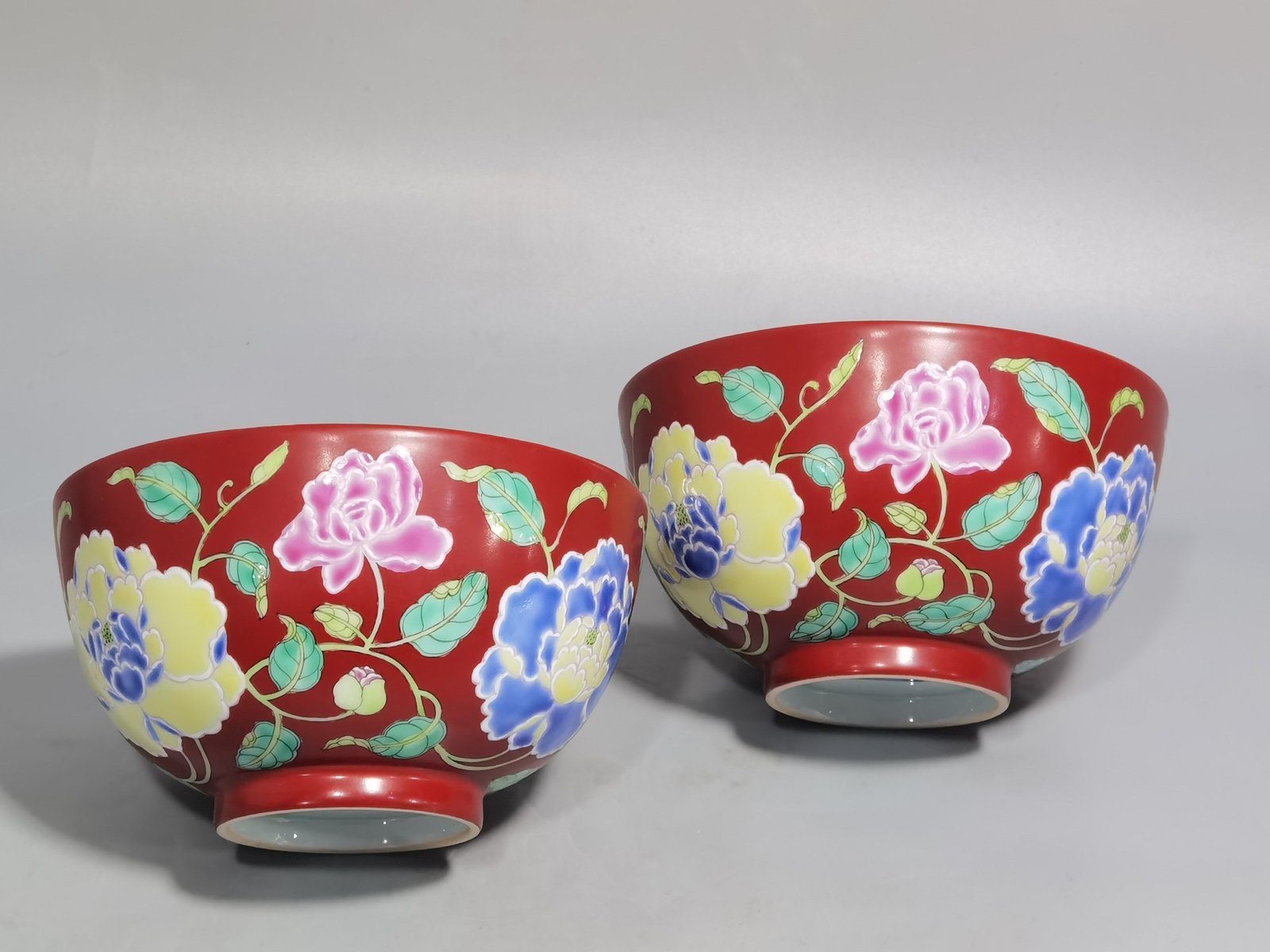 Qing Dynasty Yongzheng A pair of coral-red flower bowls