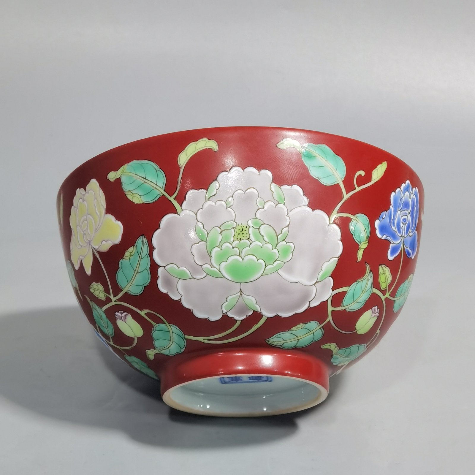 Qing Dynasty Yongzheng A pair of coral-red flower bowls