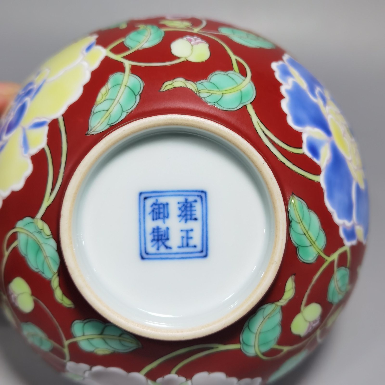 Qing Dynasty Yongzheng A pair of coral-red flower bowls