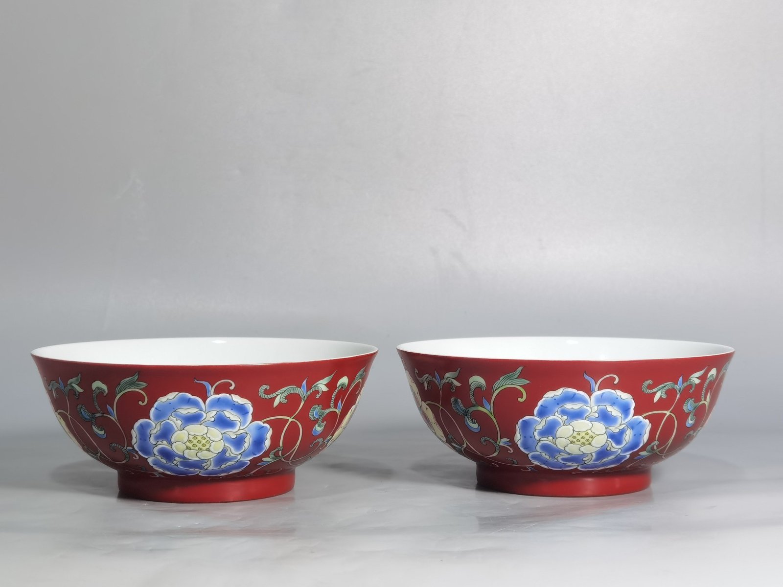 Qing Dynasty Yongzheng A pair of coral red earthenware bowls