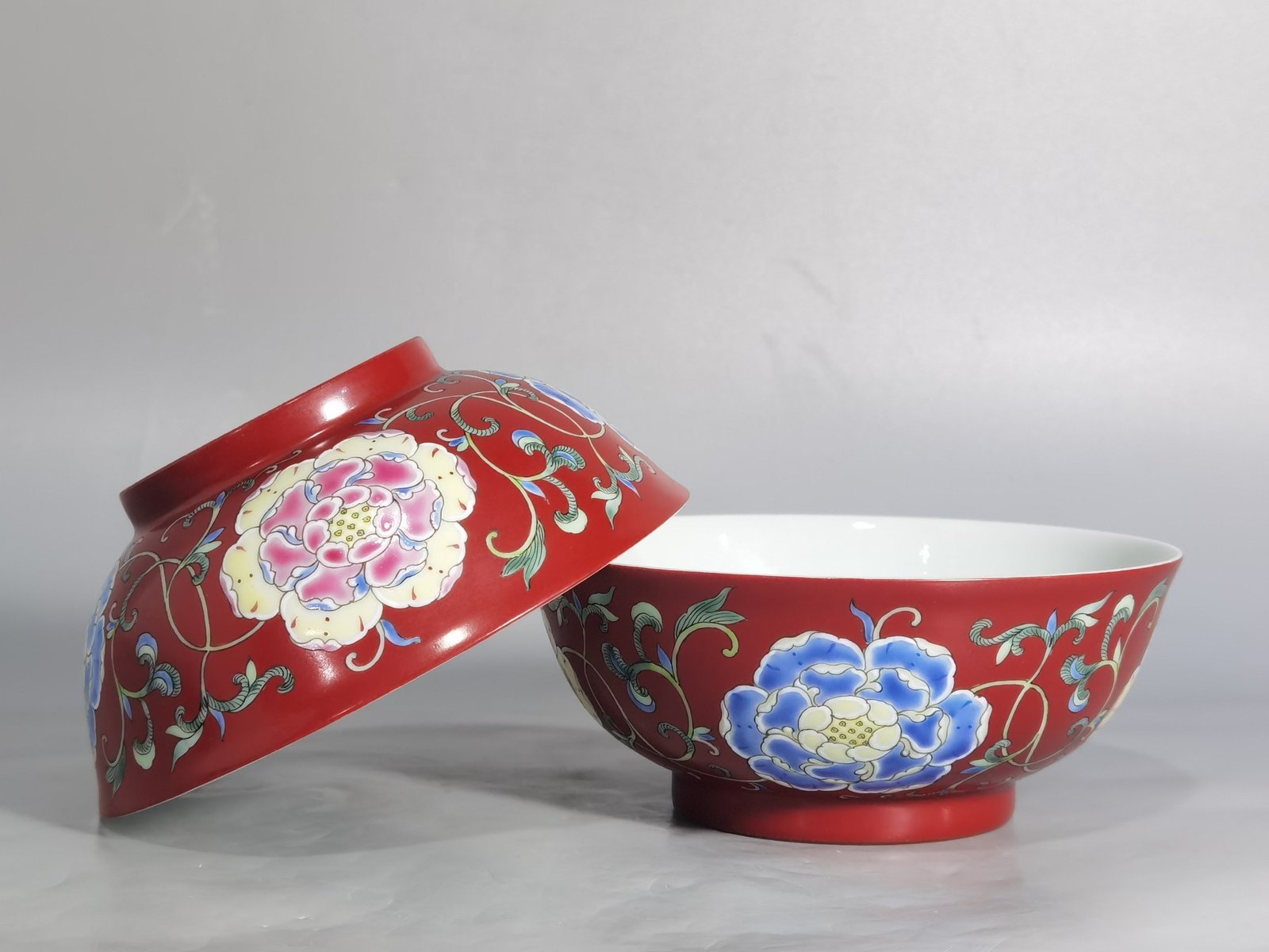 Qing Dynasty Yongzheng A pair of coral red earthenware bowls